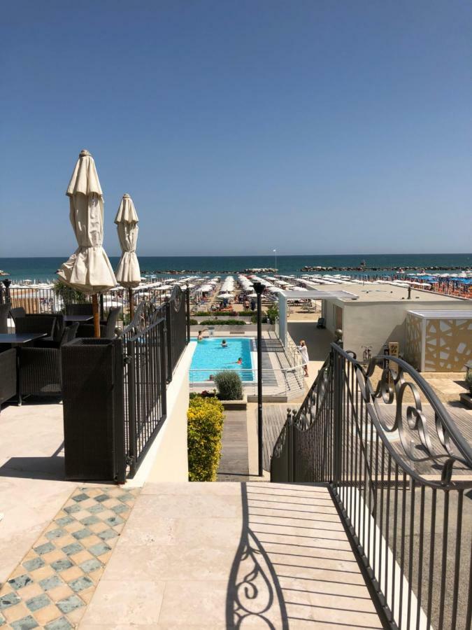 Hotel La Rosa Cattolica Ngoại thất bức ảnh